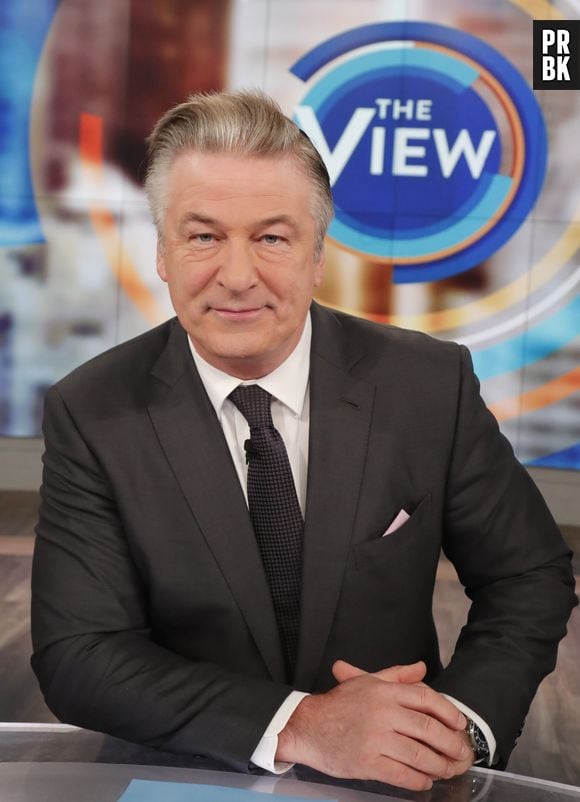 Alec Baldwin foi ouvido pela polícia e, na sequência, liberado. O ator teria sido visto "perturbado e em lágrimas" enquanto falava ao telefone