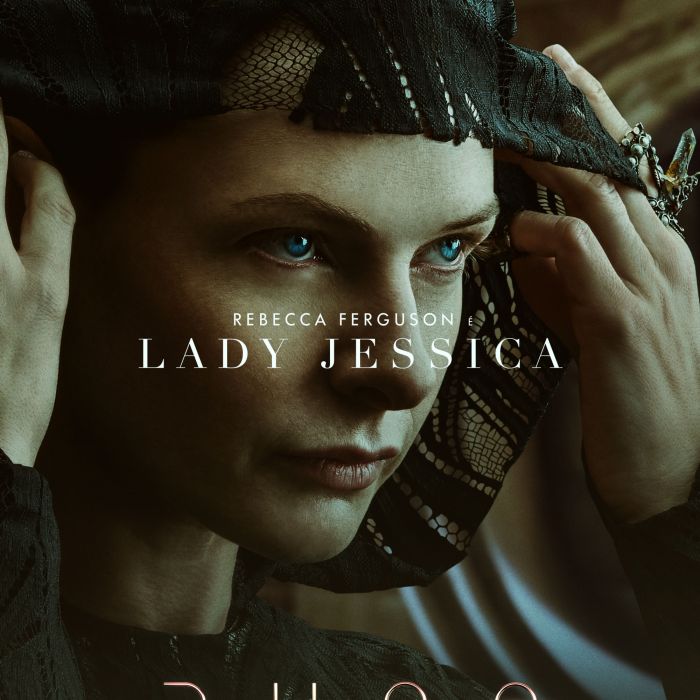  Lady Jessica (Rebecca Ferguson) consegue se manter firme e forte mesmo com a morte do Duque Leto (Oscar Isaac), sua gravidez e tendo que lidar com um mundo completamente diferente e desconhecido em &quot;Duna&quot; 