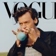 Harry Styles estampou capa histórica da Vogue em 2020