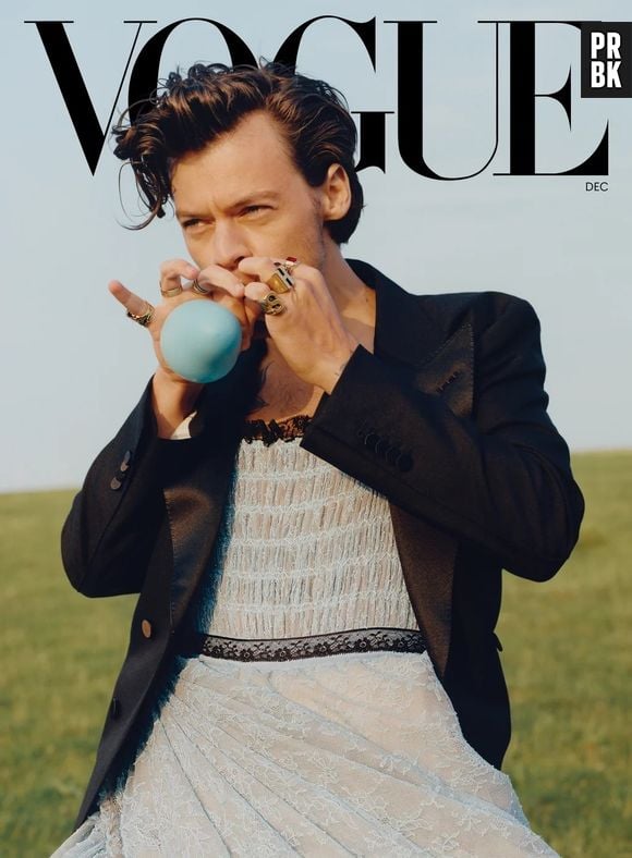 Harry Styles estampou capa histórica da Vogue em 2020