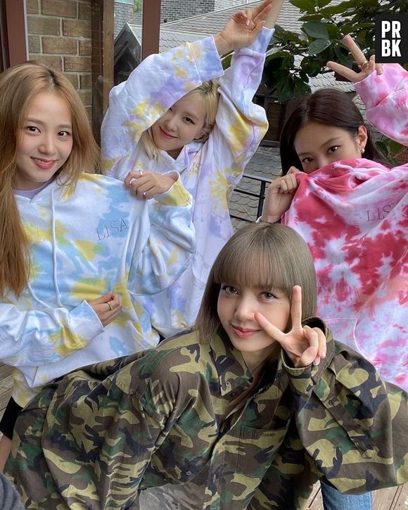 Lisa falou sobre o comeback do BLACKPINK em entrevista liberada na última quinta-feira (18)