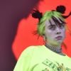 Billie Eilish já teve cabelo escuro  com topo na cor verde limão