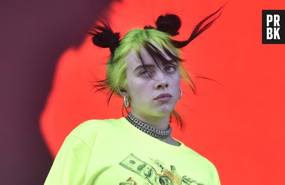 Billie Eilish já teve cabelo escuro  com topo na cor verde limão