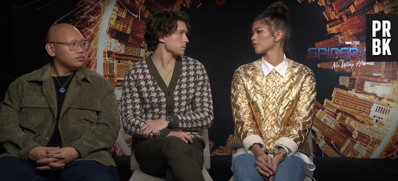 Zendaya adotou um blusão dourado para junket de "Homem-Aranha: Sem Volta Para Casa"