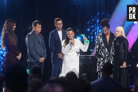 Prêmio Multishow 2021: mãe de Marília Mendonça recebe troféu de Cantora do Ano no lugar da filha. sertaneja morreu, em novembro, após acidente de avião