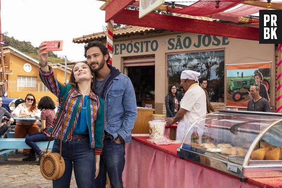 Larissa Manoela vive par romântico com André Luiz Frambach em "Modo Avião"