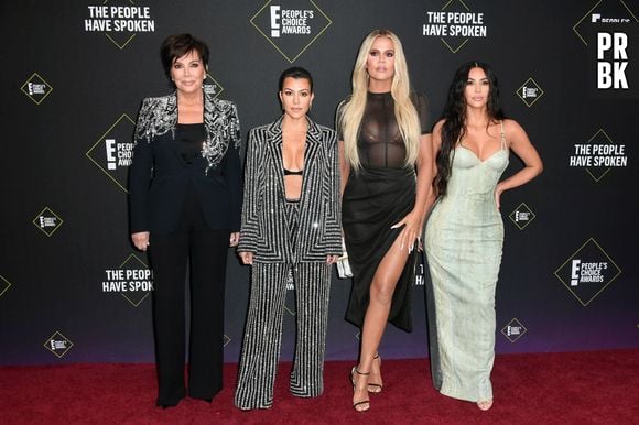 Kris, Kourtney, Kim, Khloé, Kendall e Kylie ligam novamente as câmeras para revelar a verdade por trás das manchetes