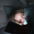 Nosso sono pode ser prejudicado se ficarmos expostos à telas antes de dormir