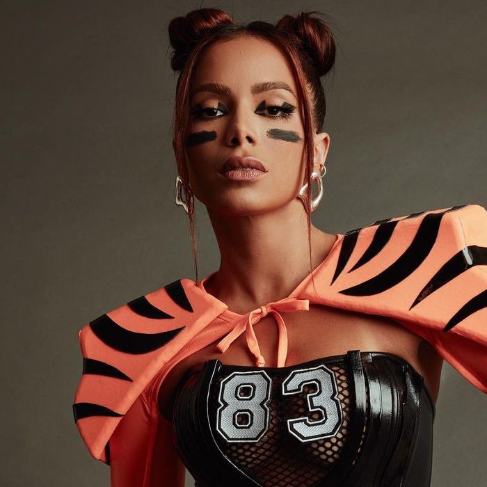 Anitta escolheu look inspirado no  Bengals, time profissional de futebol americano baseada em Cincinnati, Ohio 