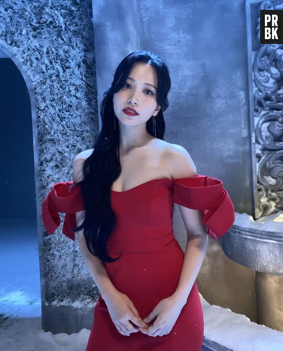 TWICE: Mina adora vermelho nos looks