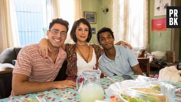 "Um Lugar ao Sol": Lara (Andreia Horta), Ravi (Juan Paiva) e Christian (Cauã Reymond) se envolvem em espécie de triângulo amoroso