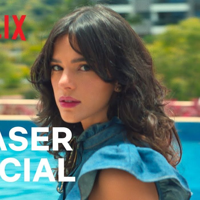 Bruna Marquezine manteve cabelo cacheado natural para &quot;Maldivas&quot;, da Netflix