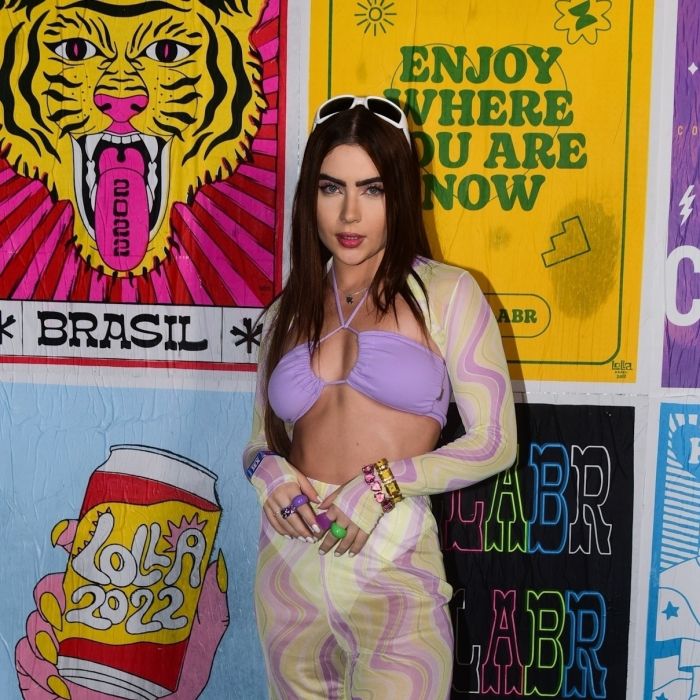 Jade Picon aposta na transparência em look para festival Lollapalooza Brasil 2022