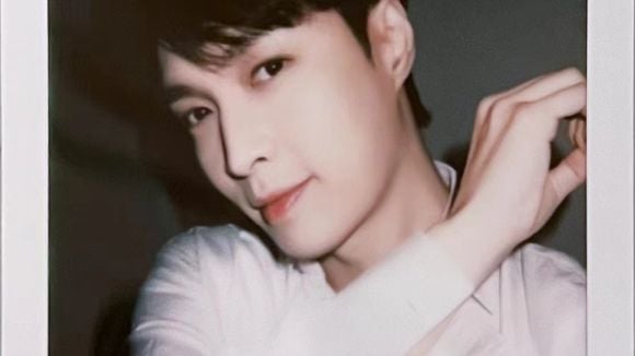 Lay vai sair do EXO? Idol deixa SM Entertainment  após 10 anos e lança novo single