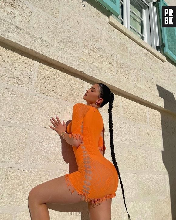 Jade Picon ou Kylie Jenner: quem arrasou mais com o vestido laranja?