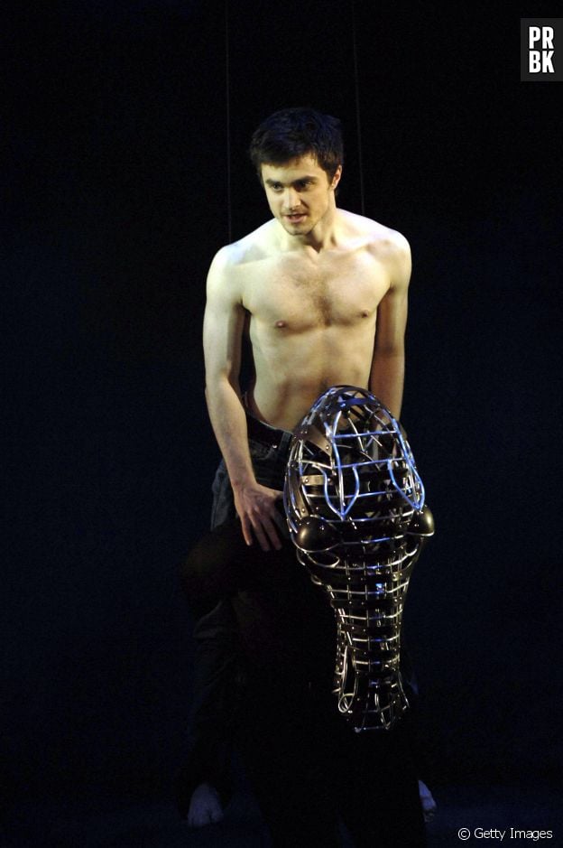 Daniel Radcliffe chocou ao aparecer nu na peça de teatro "Equus"