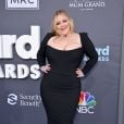 Elle King investiu em vestido midi com decote generoso e ombros expressivos Billboard Music Awards 2022