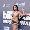 A roupa de Megan Thee Stallion no Billboard Music Awards de 2022 tinha estilo e movimento. Seu conjunto de duas peças pertence a grife Mugler