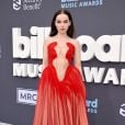 Dove Cameron deslumbrou no Billboard Music Awards 2022 com um vestido Ashlyn atraente que faria qualquer um olhar duas vezes