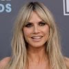 Heidi Klum apostou em cabelos lisos com toque messy para o Billboard Music Awards 2022