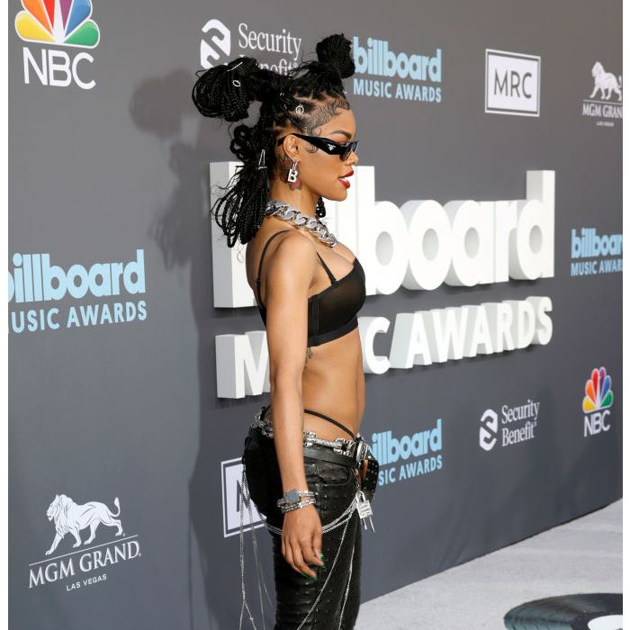  Teyana Taylor chamou atenção por look irreverante e descolado no Billboard Music Awards 2022 