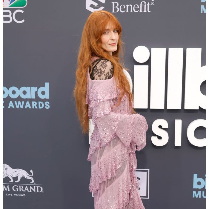  Vestido aposta de Florence Welch no Billboard Music Awards 2022 é da grife Gucci 