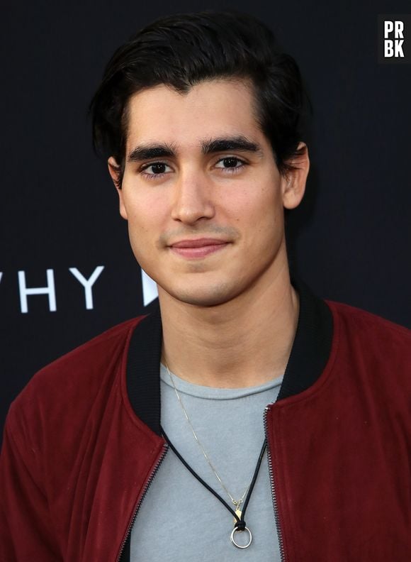 "13 Reasons Why" também tem um brasileiro no elenco! Henry Zaga da vida a Brad, namorado de Tony (Chris Navarro)