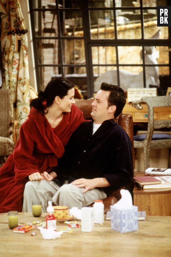 Em "Friends", Monica (Courteney Cox) e Chandler (Matthew Perry) passam da amizade para o amor