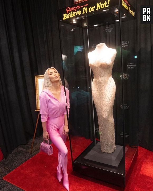 Peça de Marilyn Monroe estava exposta em museu, antes de ser emprestada para Kim Kardashian