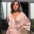 Camila Queiroz aposta no estilo romântico, sem abandonar os elementos modernos