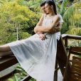 Camila Queiroz investe em vestidos esvoaçantes