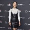 Camila Mendes, no tapete vermelho, gosta de cores sóbrias