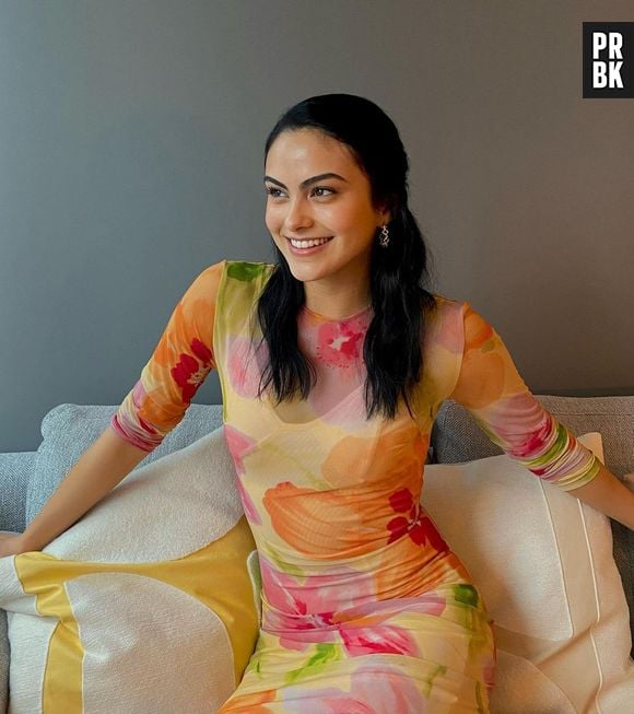 Camila Mendes e 25 looks da atriz de "Riverdale" para usar no dia a dia