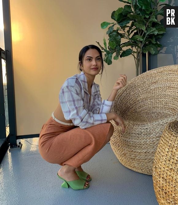 Camila Mendes: o xadrez está muito presente no estilo dela