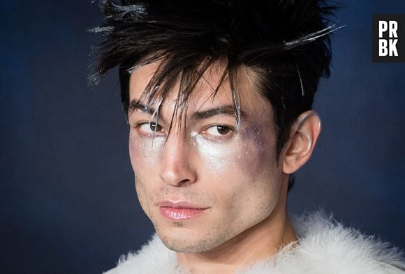 Ezra Miller estaria vivendo com três crianças em uma casa cheia de armas