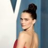 "Influencer de Mentira": Zoey Deutch interpreta uma aspirante à escritora que decide virar influencer e acaba mentindo sobre ser vítima de um atentado em Paris