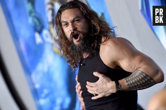 Jason Momoa, o ator do Aquaman na DC Comics, compartilhou uma foto ao lado de Ben Affleck no set de "Aquaman 2" e fãs suspeitam que astro volte para interpretar o Batman no filme