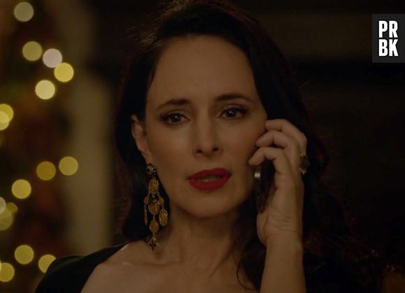 Em "Revenge", Victoria (Madeleine Stowe) recebeu uma ligação desagradável