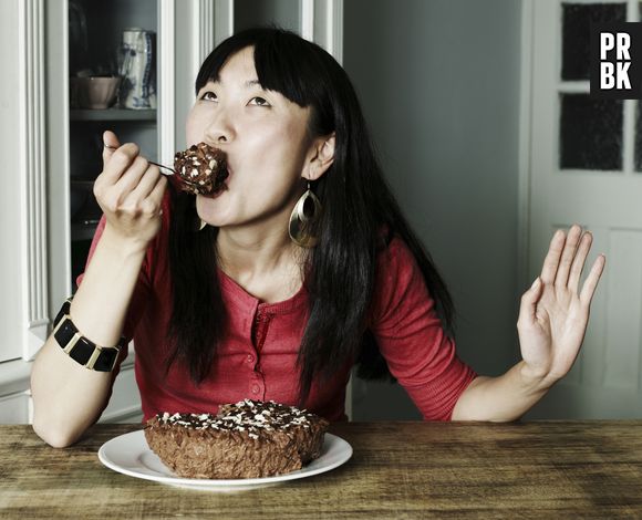 TPM dá mesmo vontade de comer doce? Entenda o que acontece no seu corpo