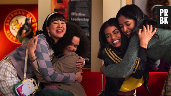 "Eu Nunca": Eleanor (Ramona Young), Fabiola (Lee Rodriguez), Aneesa (Megan Suri) e Devi (Maitreyi Ramakrishnan) na 3ª temporada 
