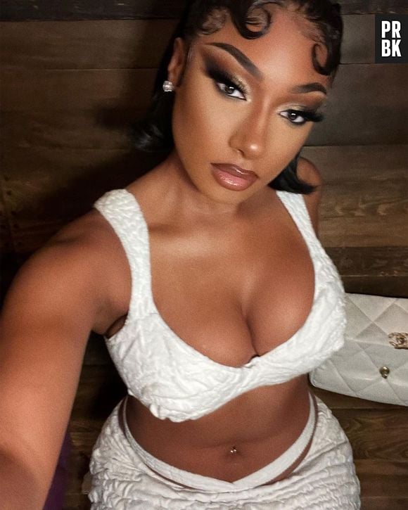 Megan Thee Stallion, atração do Rock in Rio, é um mulherão e usa disso em seus looks: muita renda e macacões colados ao corpo são figurinhas carimbadas no seu guarda-roupa