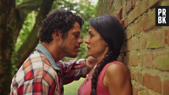 Zefa (Paula Barbosa) fica inconformada ao ser abandonada por Tadeu (José Loreto) às vésperas do seu casamento no final de "Pantanal"