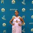 Emmy 2022: Ariana DeBose usa vestido lilás da  Prabal Gurung no tapete vermelho 