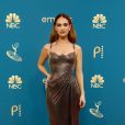 Lily James usa vestido da grife  Atelier Versace no Emmy 2022 