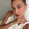 Hailey Bieber lançou tendências de nail art, cabelo, make e muito mais