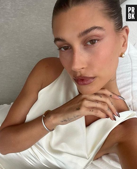 Hailey Bieber lançou tendências de nail art, cabelo, make e muito mais