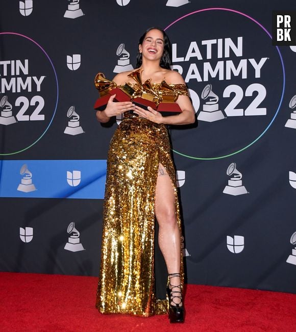 Rosalía também apostou na troca de looks no Grammy Latino 2022