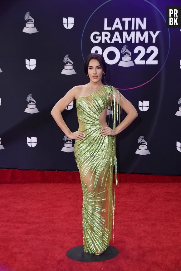 Mily Aleman com look verde no Grammy Latino 2022