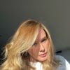 Fiorella Mattheis está com cabelo mais claro e natural, com pegada sunkissed