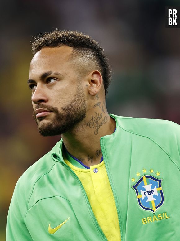 A CBF informou que Neymar treinou, nesta quarta-feira (30), na piscina do hotel